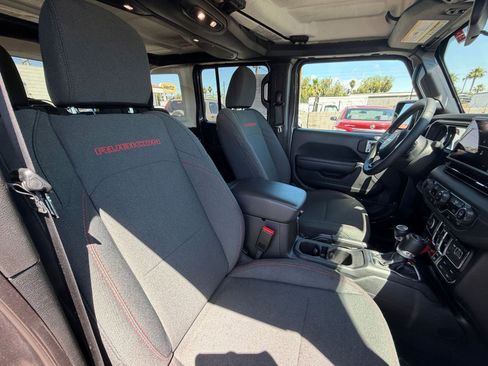 Used 2025 Jeep Wrangler Unlimited Rubicon AWD/4WD image 35