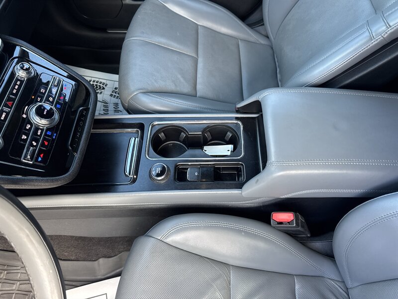 Used 2021 Lincoln Corsair Reserve w/ Equipment Group 201A AWD/4WD image 27