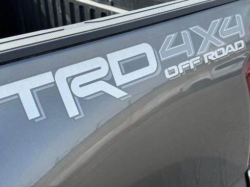 Used 2018 Toyota Tacoma TRD Off-Road image 11