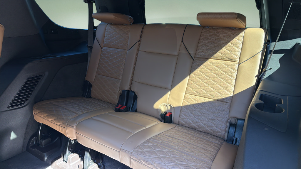 Used 2021 Cadillac Escalade Sport w/ LPO, ONYX Package AWD/4WD image 18