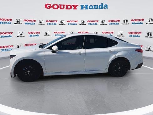 Used 2025 Toyota Camry SE w/ Convenience Package image 5