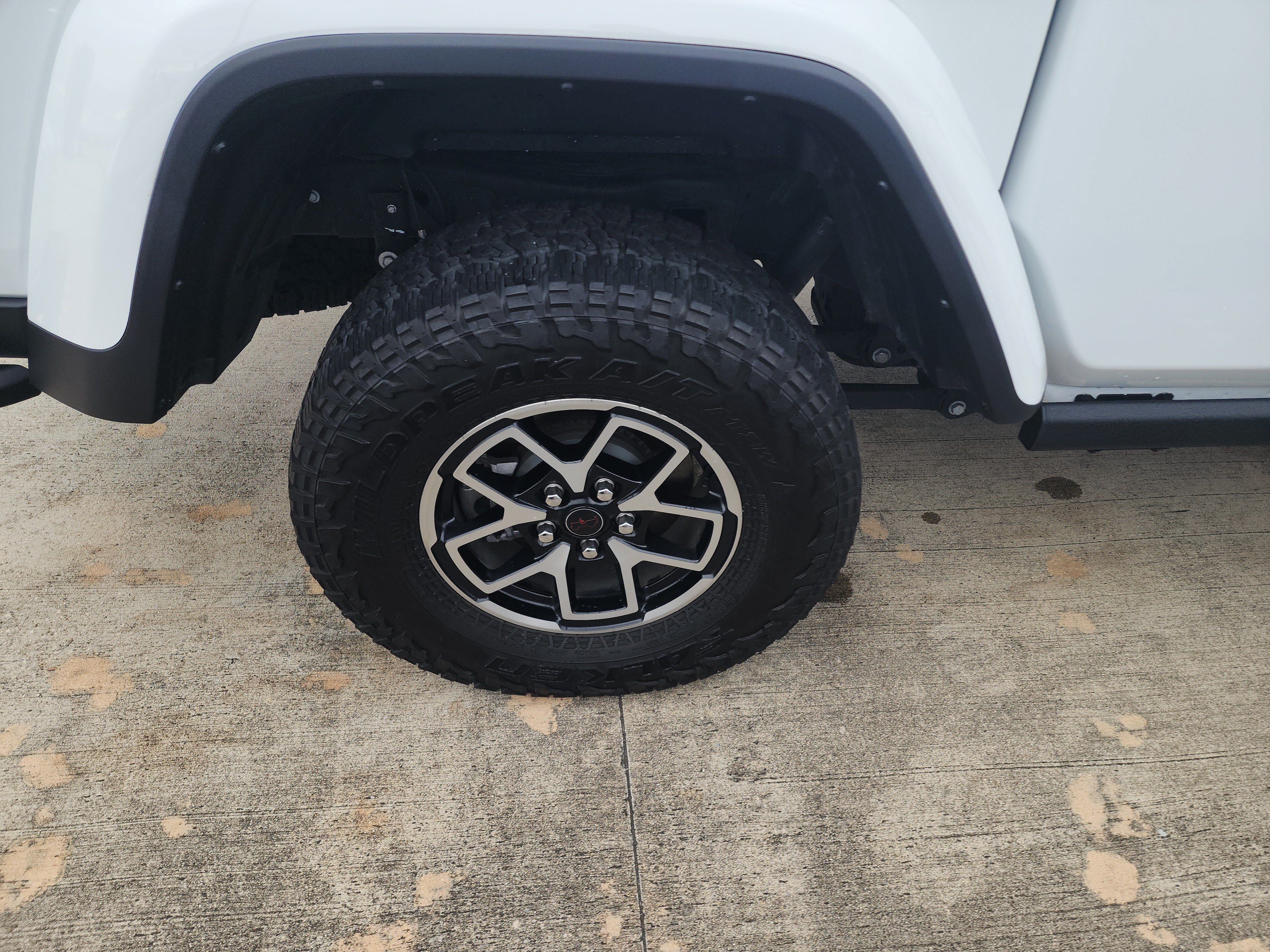 Used 2025 Jeep Gladiator Rubicon AWD/4WD image 10