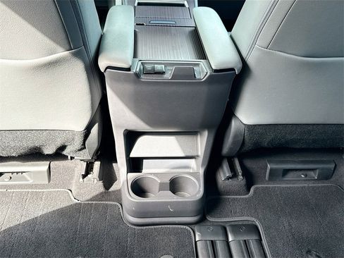 Used 2022 Toyota Sienna XLE image 27