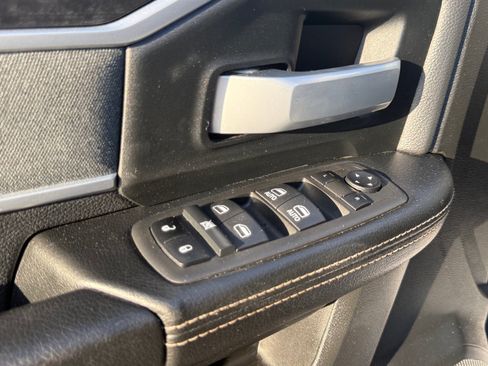 Used 2022 RAM 2500 Big Horn w/ Night Edition AWD/4WD image 13