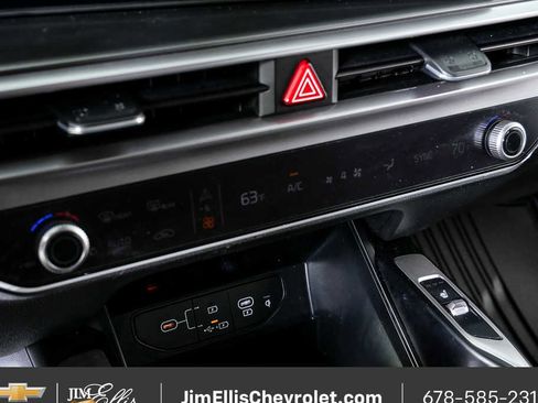 Used 2025 Kia Sorento S image 16