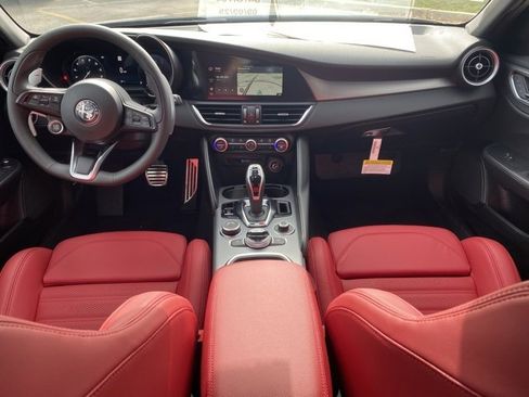 New 2025 Alfa Romeo Giulia Base image 42