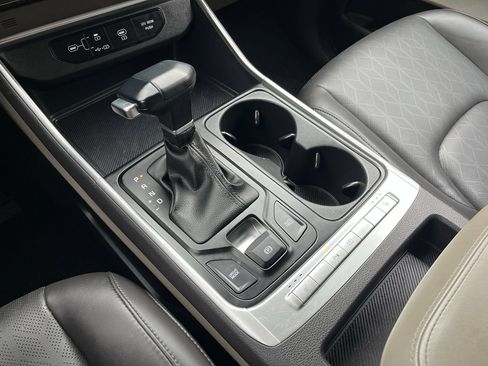 Used 2025 Kia Carnival image 25