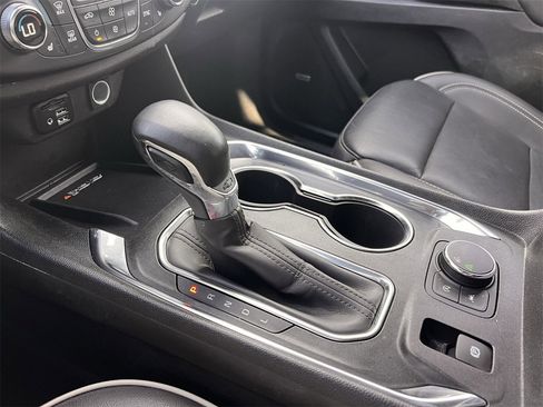 Used 2023 Chevrolet Traverse Premier image 19