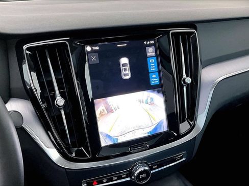 Used 2025 Volvo S60 B5 Core FWD image 27
