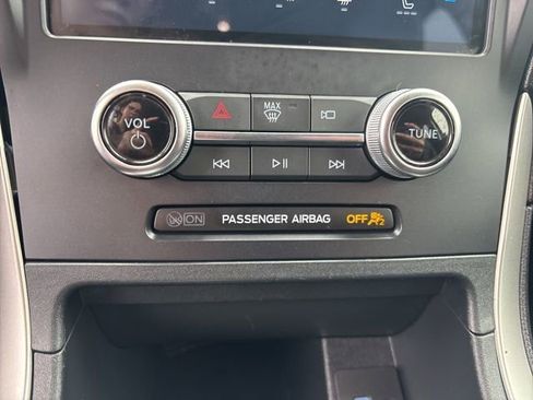 Used 2024 Ford Edge SEL image 16