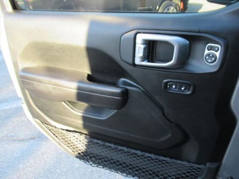 Used 2020 Jeep Wrangler Sport S image 23