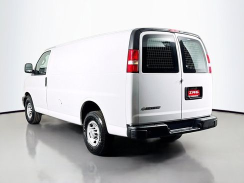 Used 2019 Chevrolet Express 2500 w/ Driver Convenience Package RWD image 3