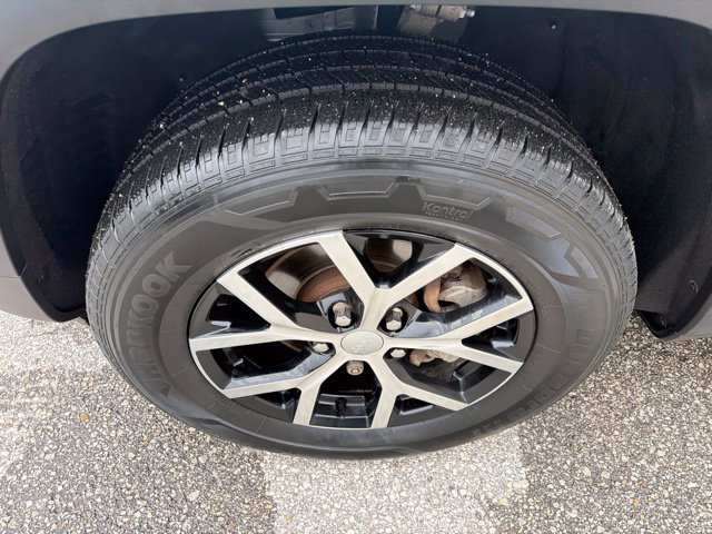 Used 2023 Jeep Grand Cherokee Limited AWD/4WD image 37