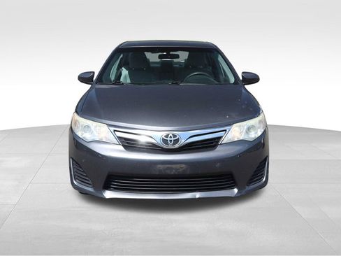Used 2013 Toyota Camry LE FWD image 2