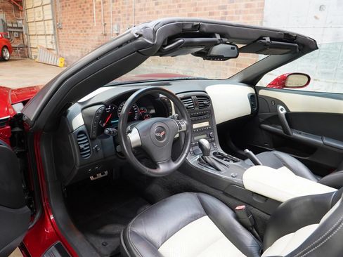 Used 2008 Chevrolet Corvette Coupe w/ Preferred Equipment Group RWD image 38