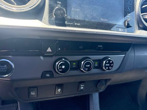 Used 2017 Toyota Tacoma 2WD Double Cab image 30