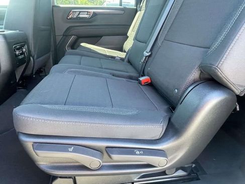 New 2026 Chevrolet Suburban LS RWD image 10