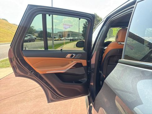 Used 2021 BMW X5 xDrive40i w/ M Sport Package AWD/4WD image 18