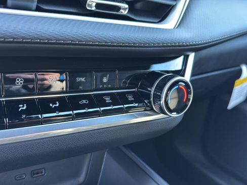 New 2026 Chevrolet Equinox LT w/ Convenience Package II image 24