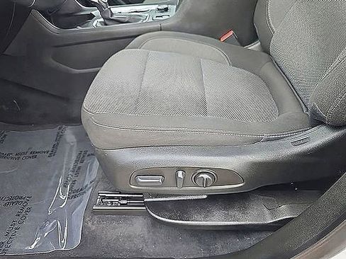 Used 2023 Chevrolet Traverse LT image 19