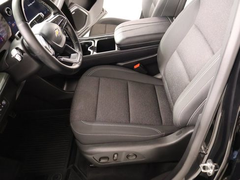Used 2025 Chevrolet Traverse LT w/ Enhanced Driving Package AWD/4WD image 10