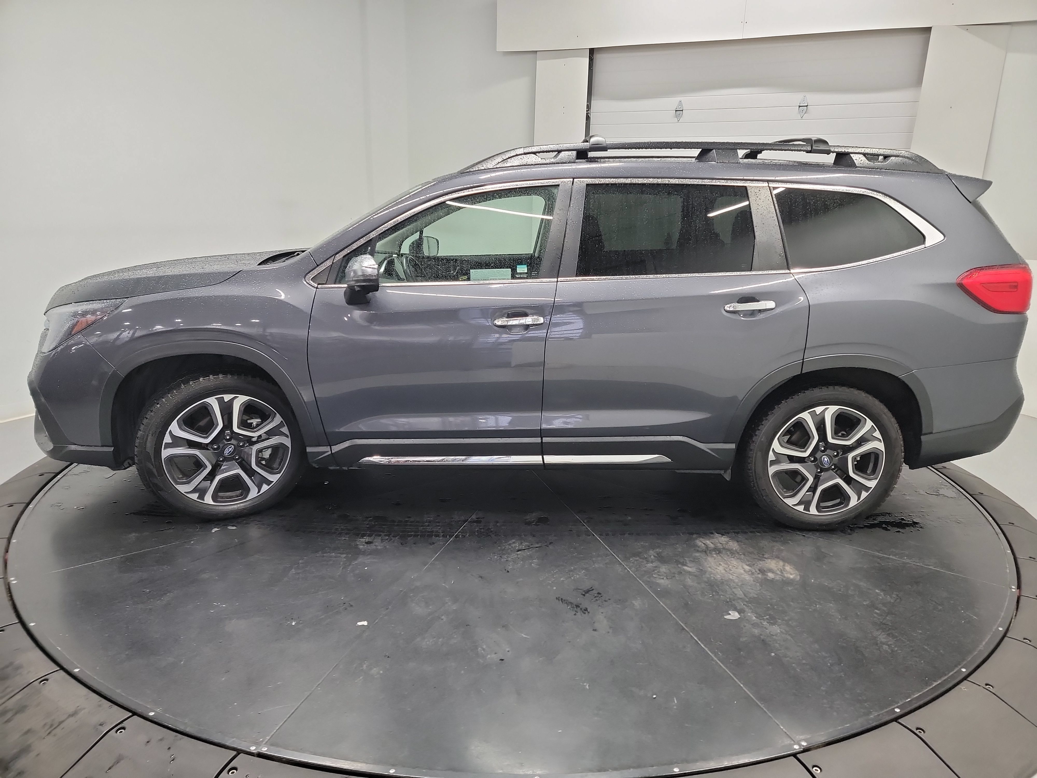 Used 2023 Subaru Ascent Touring AWD/4WD image 4