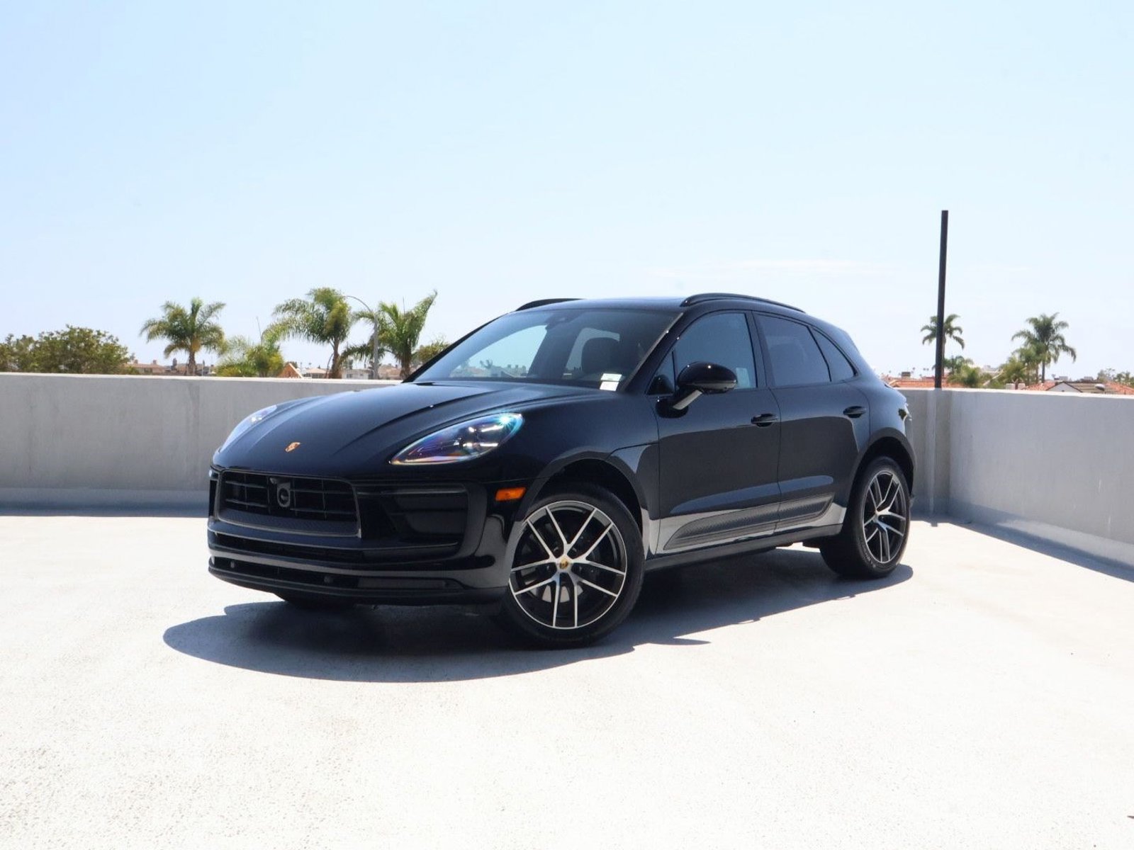 Certified 2026 Porsche Macan AWD/4WD image 1