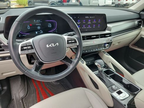 Used 2025 Kia Telluride S FWD image 2