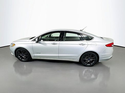 Used 2018 Ford Fusion SE w/ Equipment Group 601A FWD image 4