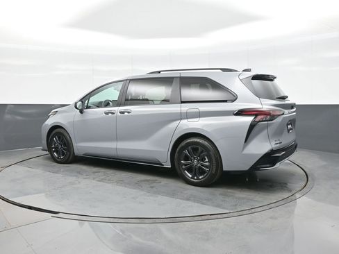 Used 2025 Toyota Sienna XSE image 5