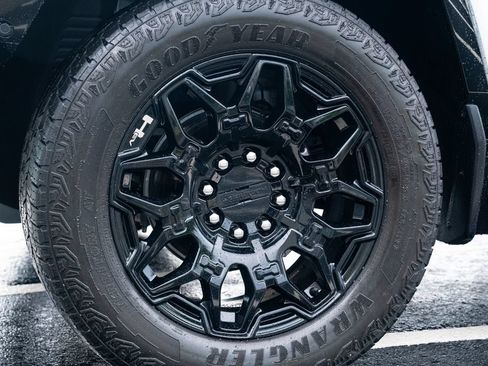 Used 2025 GMC Hummer EV 2X AWD/4WD image 15