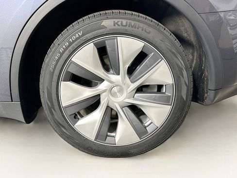Used 2023 Tesla Model Y Long Range AWD/4WD image 11