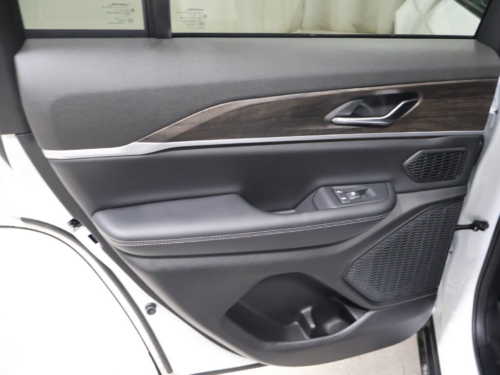 New 2027 Jeep Grand Cherokee Limited AWD/4WD image 12