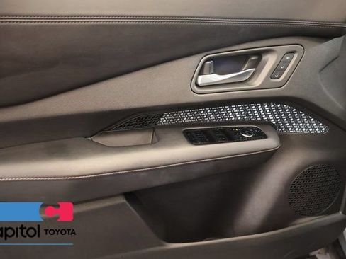 Used 2023 Nissan Ariya FWD image 9