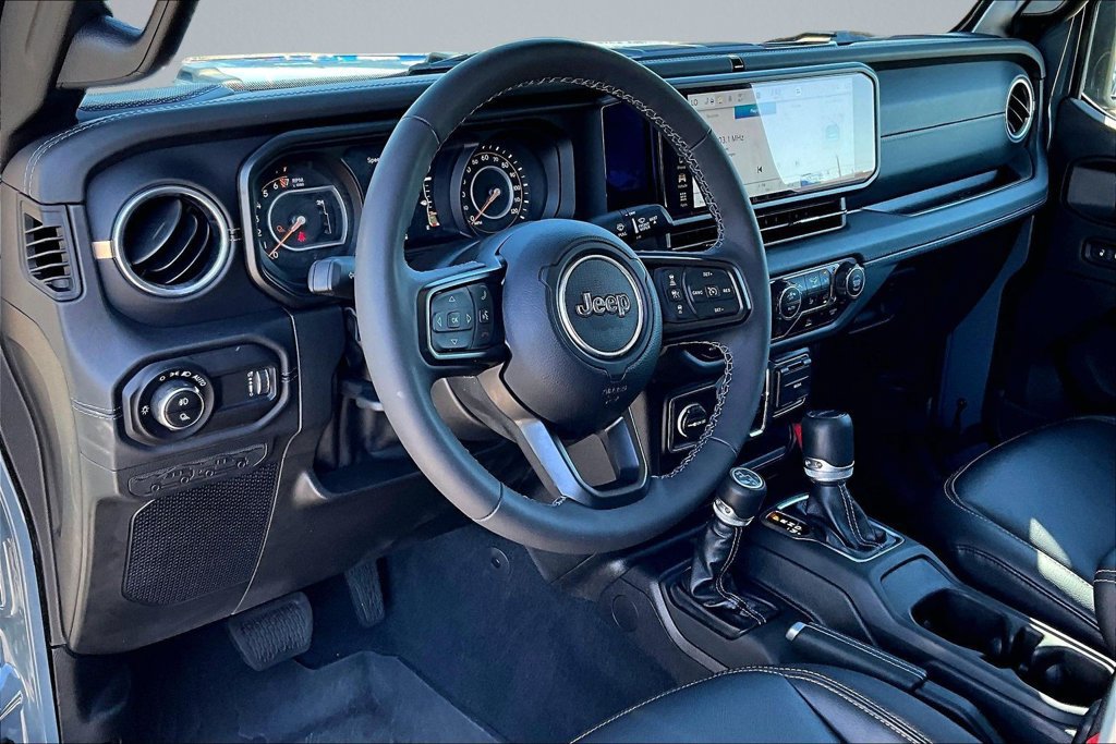 Used 2025 Jeep Gladiator Sport AWD/4WD image 11