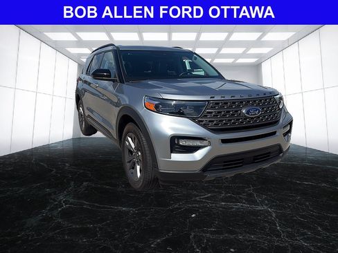 Used 2024 Ford Explorer XLT w/ Equipment Group 202A AWD/4WD image 7