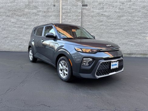 Used 2022 Kia Soul LX w/ Technology Package FWD image 1