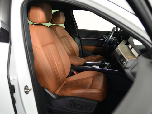 Used 2019 Audi e-tron Premium Plus image 17