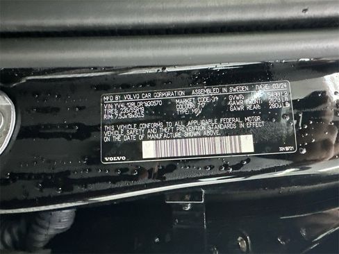 Used 2024 Volvo XC60 B5 Plus image 36