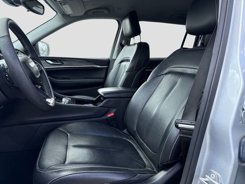 Used 2023 Jeep Grand Cherokee L Limited w/ Black Appearance Package AWD/4WD image 11