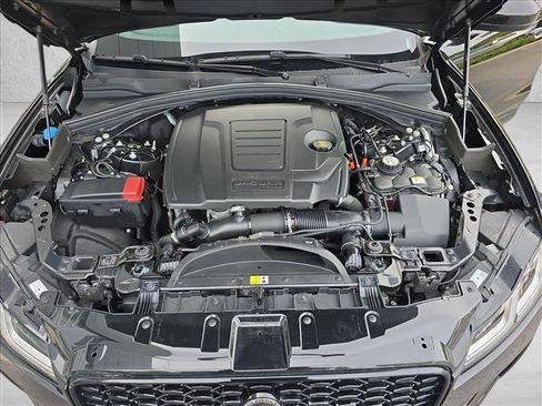 Certified 2025 Jaguar F-PACE R-Dynamic S image 30