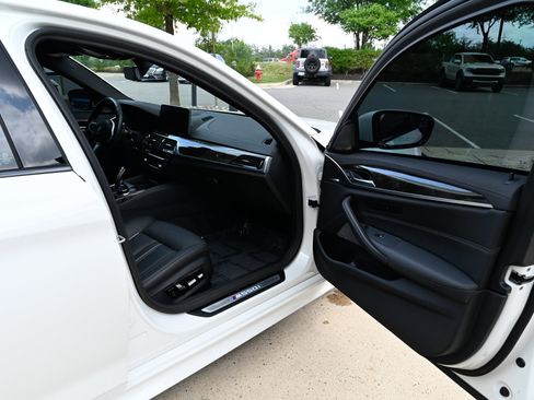 Used 2021 BMW M550i xDrive w/ Executive Package AWD/4WD image 55