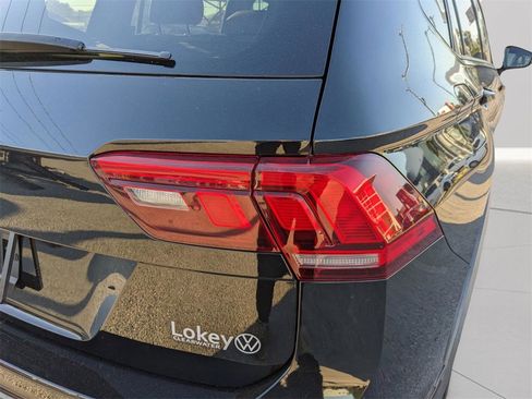 Certified 2021 Volkswagen Tiguan SE R-Line image 10