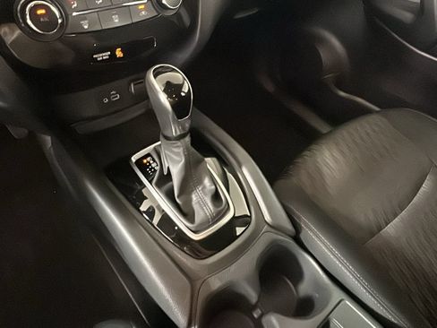 Used 2020 Nissan Rogue S FWD image 24