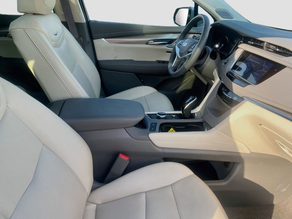 Used 2025 Cadillac XT5 Premium Luxury FWD image 29