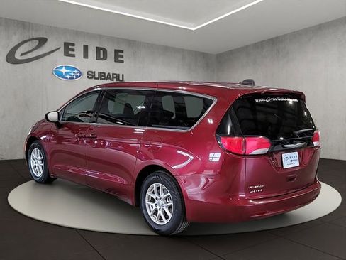 Used 2023 Chrysler Voyager LX FWD image 3