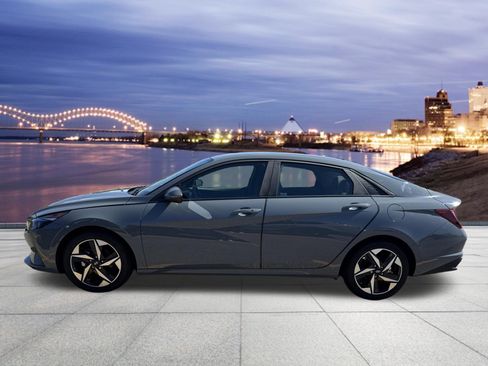 Used 2023 Hyundai Elantra SEL w/ Convenience Package FWD image 2