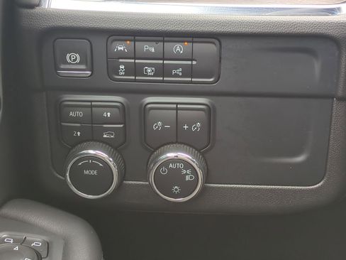 Used 2025 Chevrolet Tahoe LT image 18