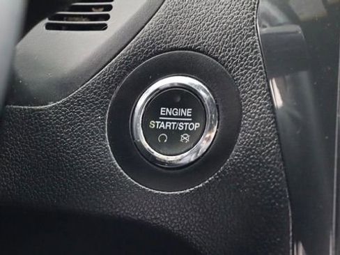 Used 2018 Ford Explorer XLT w/ Equipment Group 202A FWD image 21
