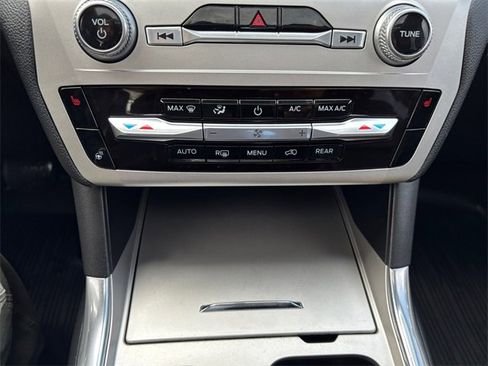 Used 2021 Ford Explorer XLT w/ Equipment Group 202A image 23